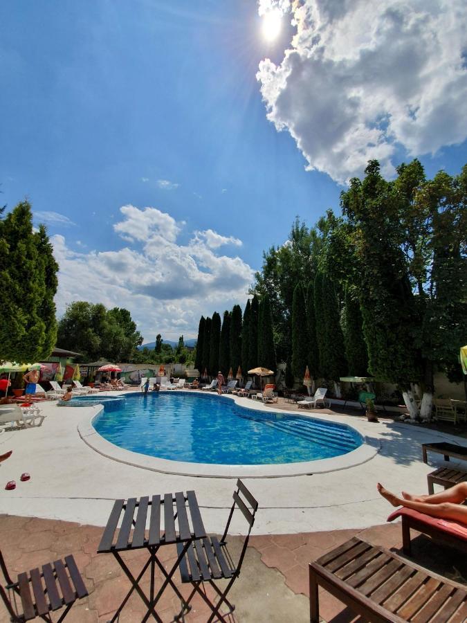 Club 2008 Hotel *