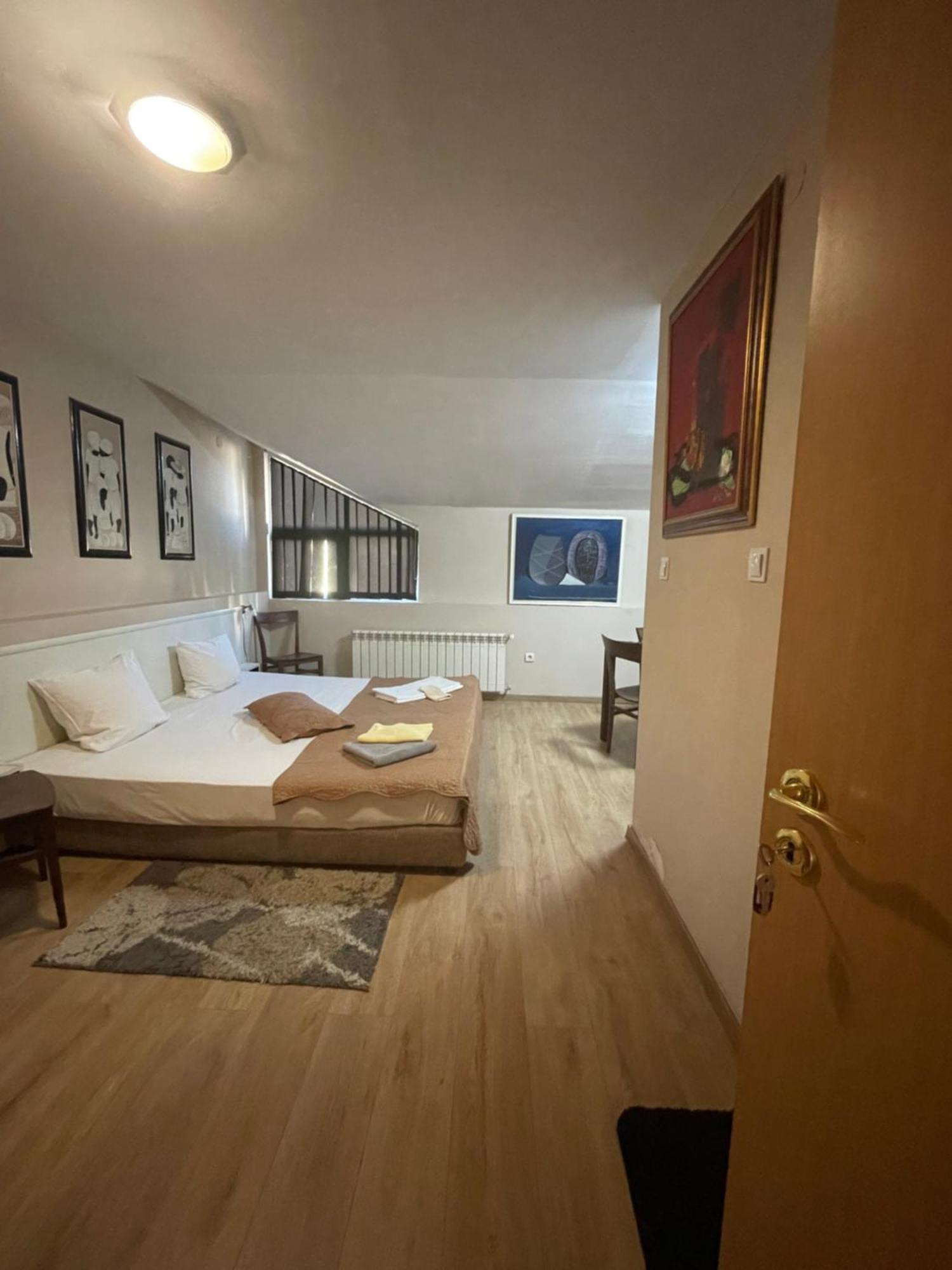 Club 2008 Hotel *